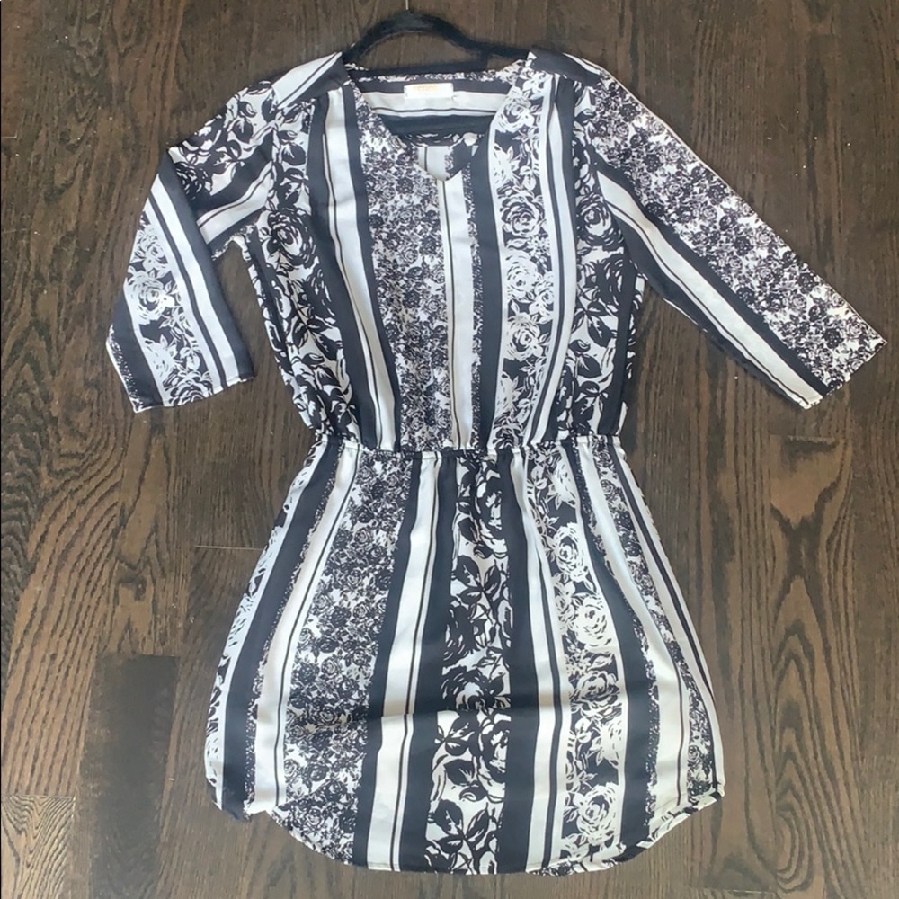Black&white printed business casual dress.
